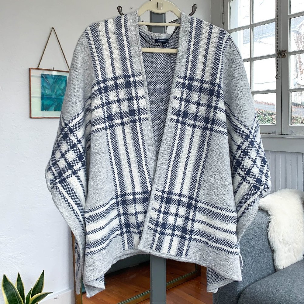 Tommy Hilfiger grey & blue sweater coat w/pockets!